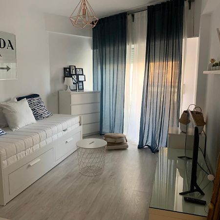 Acogedor Estudio En Primera Linea De Playa بينالماذينا المظهر الخارجي الصورة